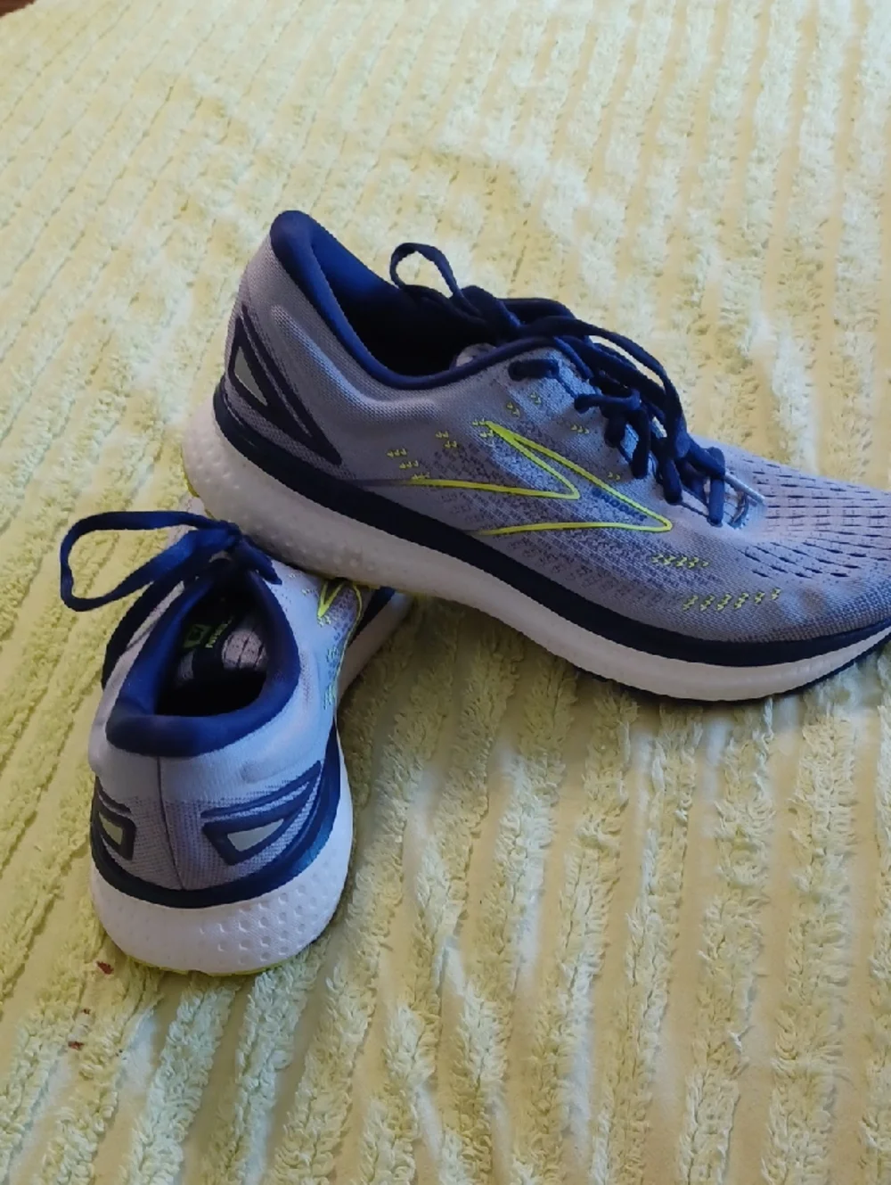 Brooks Sz 10 1/2, Womans Lavender Gray Running Shoe. NWOT